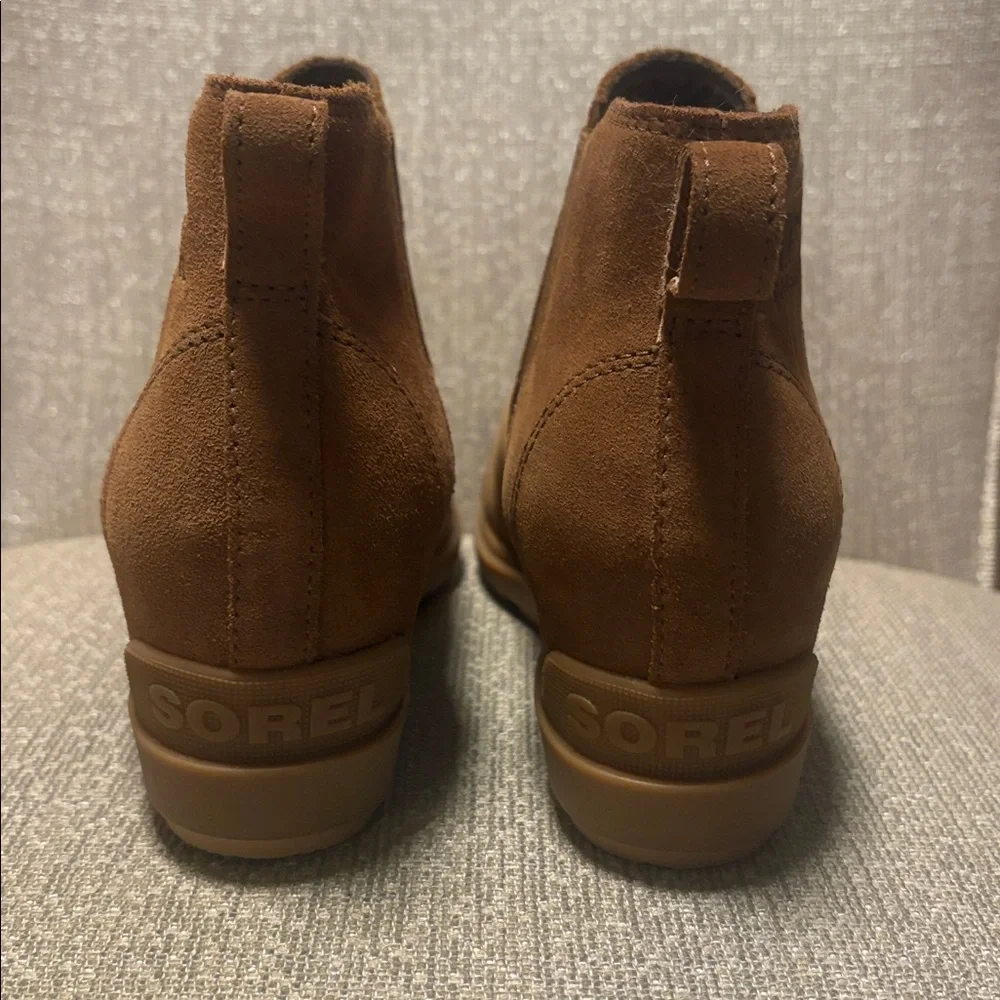 Sorel Women's Tan Evie II Chelsea Ankle Boots - Pull-Tab Slip-On Style